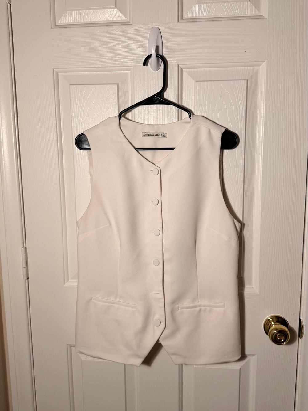Abercrombie & Fitch Ivory Button-Front Sleeveless Vest